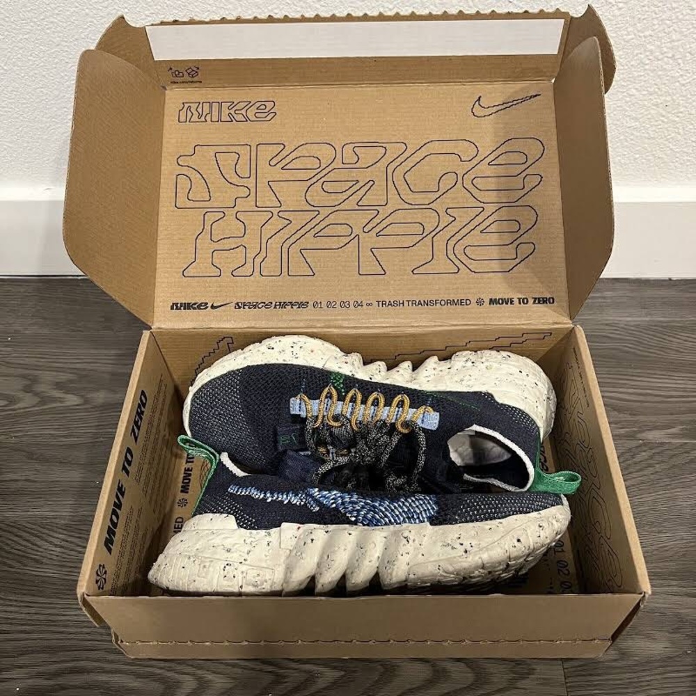 Nike Space Hippie 01
Obsidian